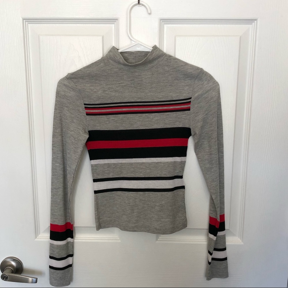 Long Sleeve Gray Crop Top